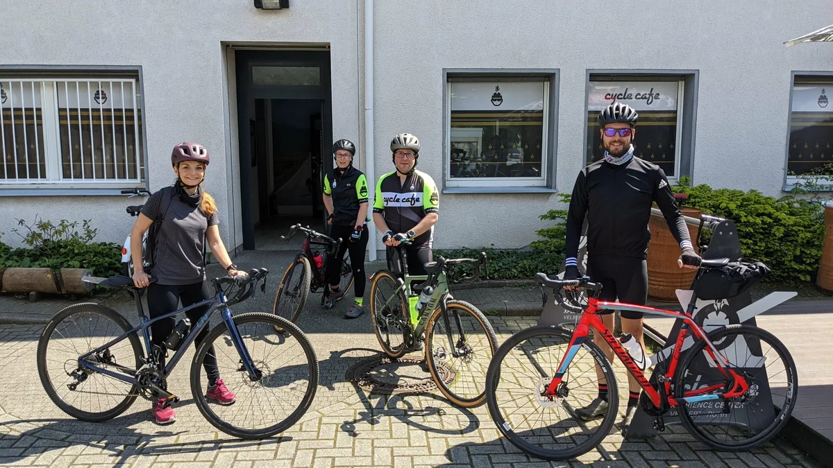 Verdiente Pause bei der Gründungsausfahrt des Radsportvereins RC Dynamo Ruhr